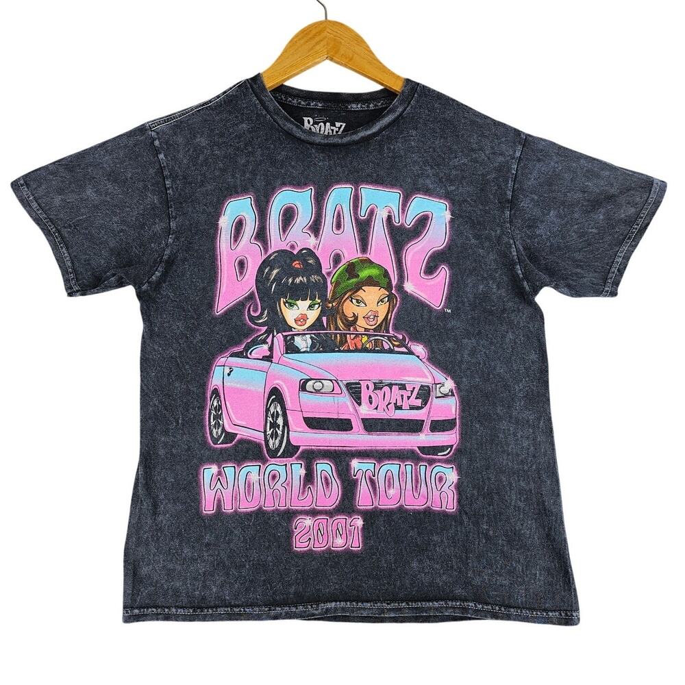 BRATZ “WORLD TOUR 2001” GRAPHIC TEE – XS – ACID WASH – NOSTALGIC 2023 LICENSED